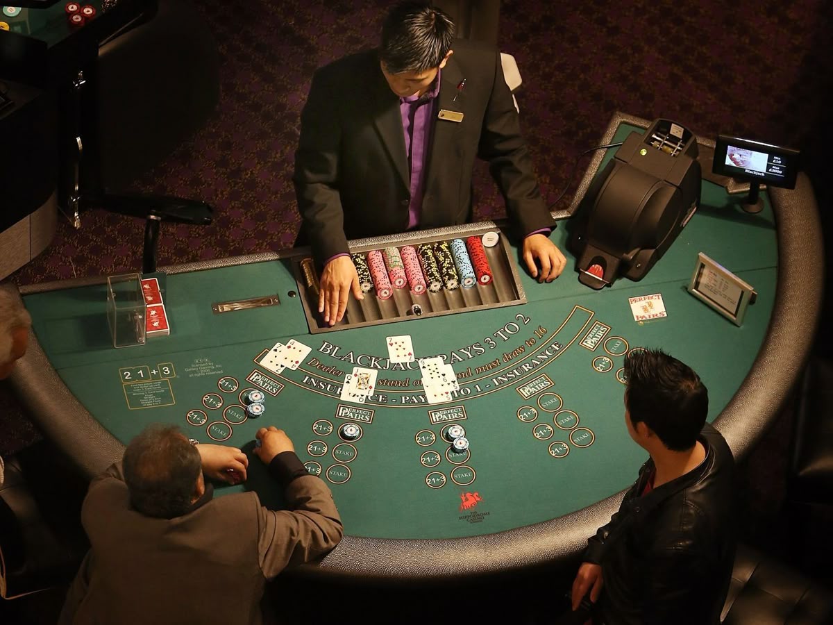 3CARD KING کیسینو میں پوکر گیمز